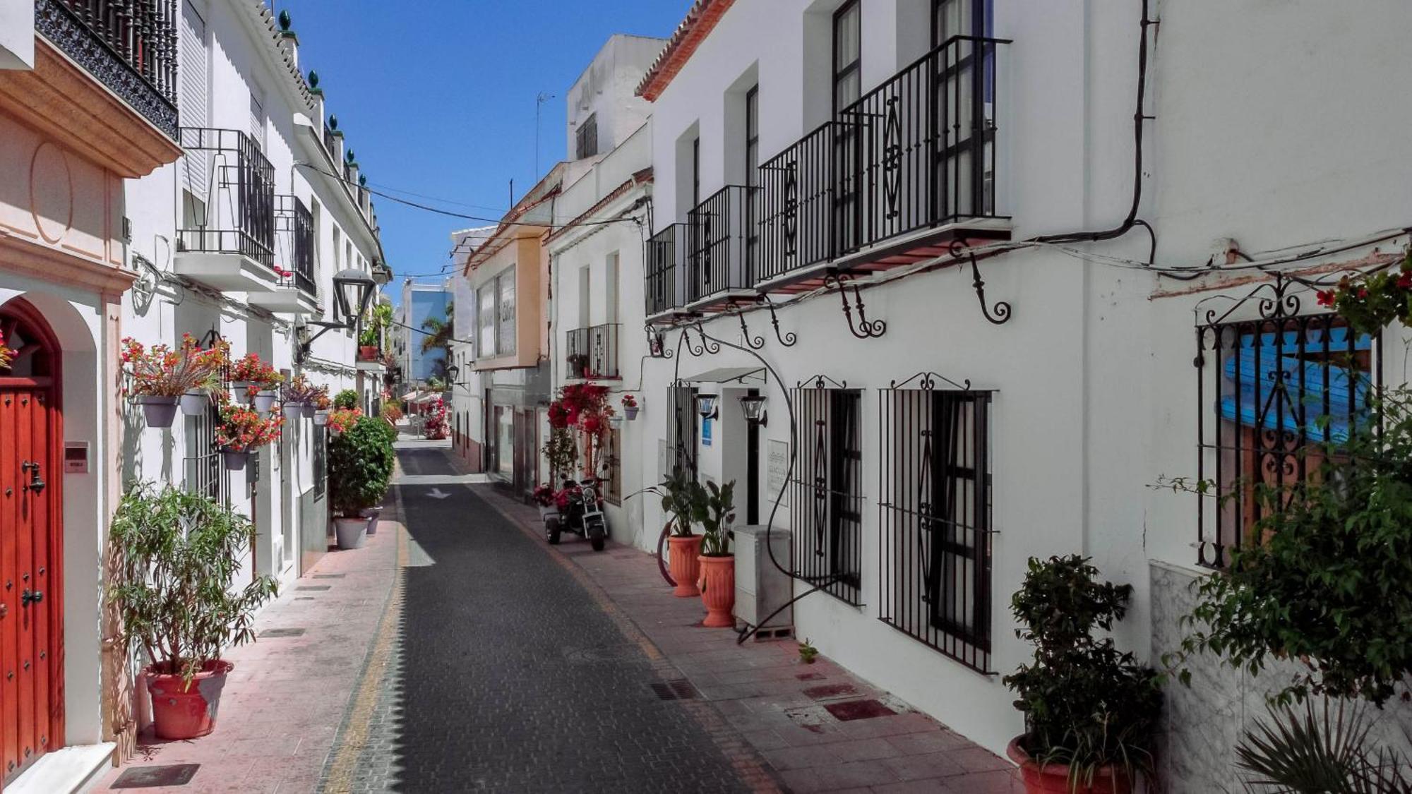 Seaclub Suites Estepona Exterior photo