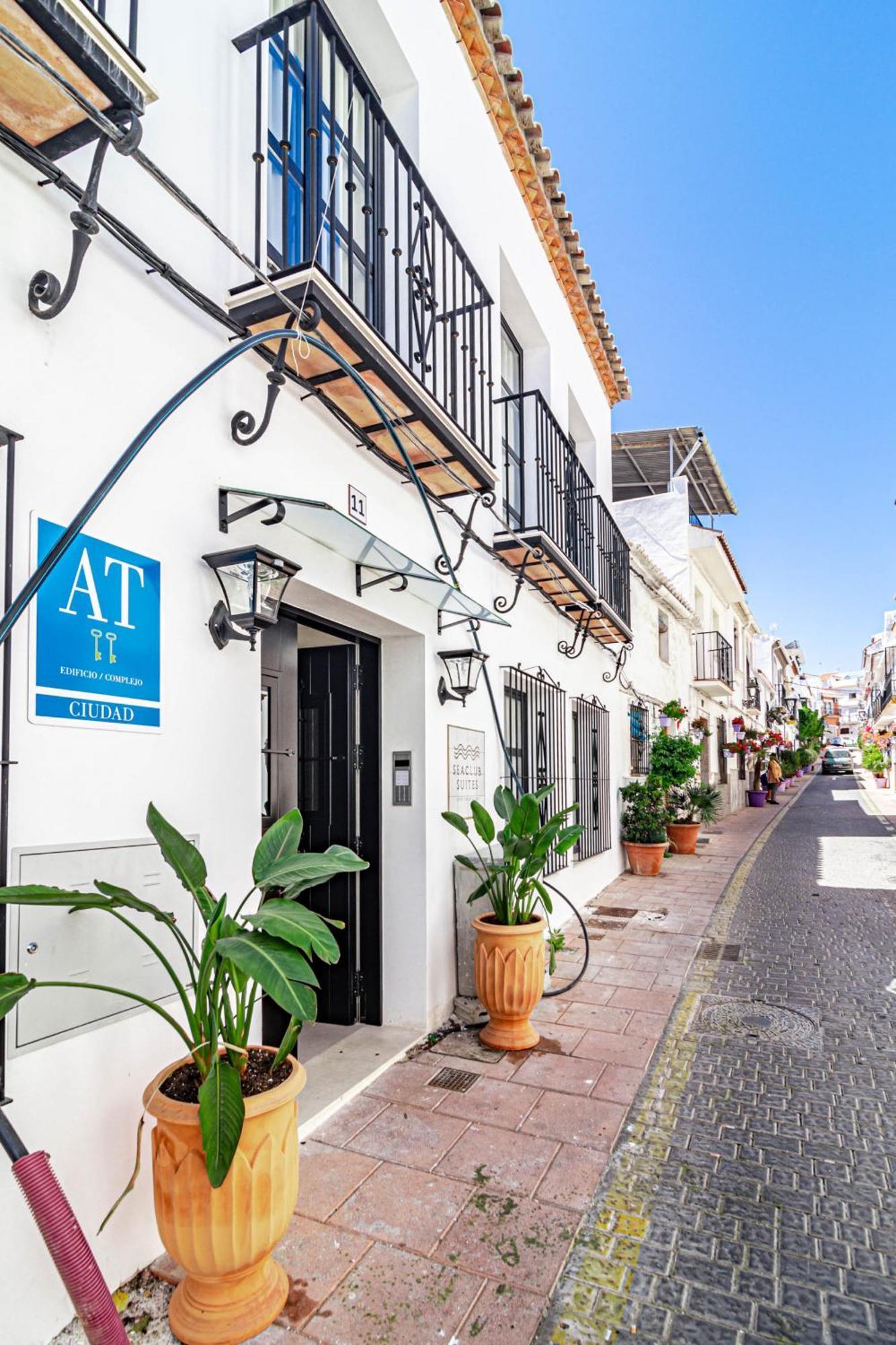 Seaclub Suites Estepona Exterior photo